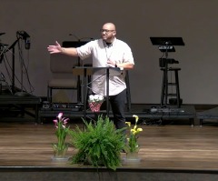 'You're not a weak Christian if you see a therapist,' pastor tells congregants after attempted mass shooting