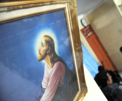 Muslim clerics, officials in Indonesia force Christian prayer house to shut down, expel evangelist