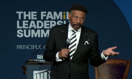 Pastor Tony Evans returns to preaching while his restoration to ministry is unclear
