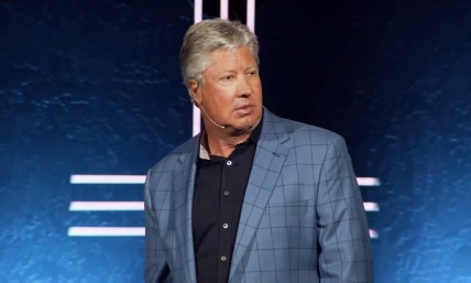 Judge denies motion to dismiss lawsuit accusing Gateway Church, Robert Morris of fraud