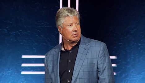 Judge denies motion to dismiss lawsuit accusing Gateway Church, Robert Morris of fraud