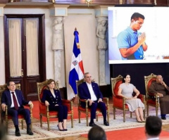 Dominican President Luis Abinader presides over worship at National Palace for Bible Day