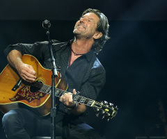 Christian songwriter known for ‘Jesus, Take the Wheel’ dies in plane crash