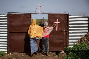 Radical Islamists attempt to seize Evangelical school housing hundreds of Christians displaced by war 