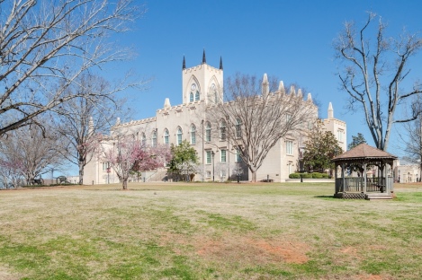 Travel: In Milledgeville, Southern history, small-town charm and Flannery O’Connor’s legacy