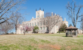 Travel: In Milledgeville, Southern history, small-town charm and Flannery O’Connor’s legacy