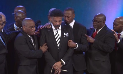Oak Cliff Bible Fellowship founder Tony Evans is restored to ministry after discipline for undisclosed sin