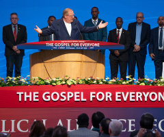 Rick Warren shares 7 purposes of communion and the Bible's warning