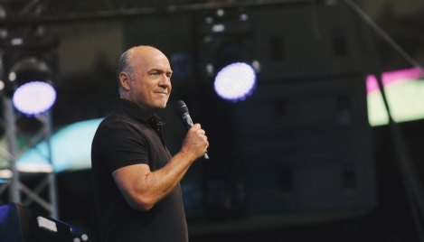 Greg Laurie to hold Harvest Crusade at university where Charlie Kirk was killed; over 10K expected to attend
