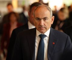 Evangelicals offer praise for Armenia PM after he recites Bible at prayer breakfast amid church tensions