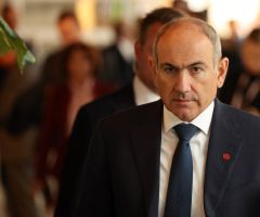 Evangelicals offer praise for Armenia PM after he recites Bible at prayer breakfast amid church tensions