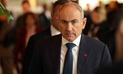 Evangelicals offer praise for Armenia PM after he recites Bible at prayer breakfast amid church tensions