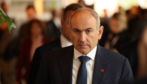 Evangelicals offer praise for Armenia PM after he recites Bible at prayer breakfast amid church tensions