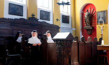 Rebel nuns win reprieve to stay in convent, refuse to sign church demands they get off social media 