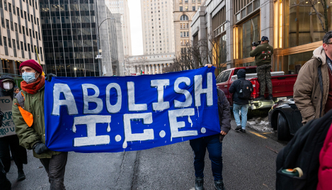 Anti-ICE protestors block vehicles, hurl objects and trash at NYPD officers