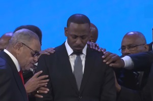 Jonathan Evans, son of Tony Evans, installed as new leader of Oak Cliff Bible Fellowship