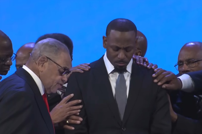 Jonathan Evans, son of Tony Evans, installed as new leader of Oak Cliff Bible Fellowship