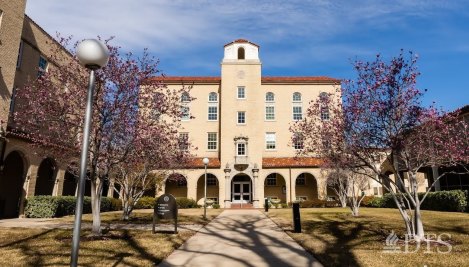 Dallas Theological Seminary marks first semester of Arabic-language courses