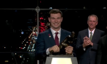 Fernando Mendoza thanks God after winning Heisman Trophy: 'Doesn’t feel real'