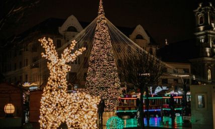 Candlelight, carols and chalk blessings shape Christmas across Eastern Europe