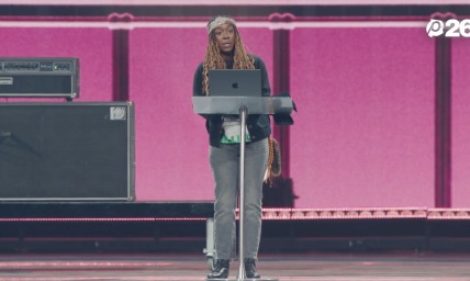 Jackie Hill Perry points to ‘Man on the middle cross’ in Passion 2026 message on true salvation