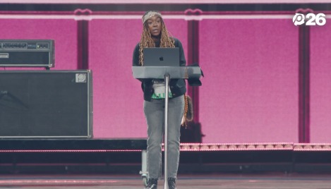 Jackie Hill Perry points to ‘Man on the middle cross’ in Passion 2026 message on true salvation