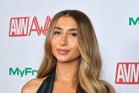 Porn star Lily Phillips gets baptized; questions about her sincerity emerge 