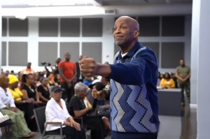 Gospel star Donnie McClurkin accused of raping, sexually assaulting former male assistant: lawsuit