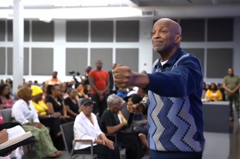 Gospel star Donnie McClurkin accused of raping, sexually assaulting former male assistant: lawsuit