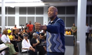 Gospel star Donnie McClurkin accused of raping, sexually assaulting former male assistant: lawsuit