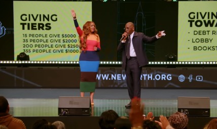 Jamal Bryant slammed for buying wife flesh-colored gala dress: 'Lowering of standards'