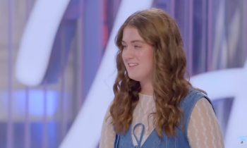 Teenage Chick-fil-A worker brings fellow 'American Idol' hopeful to tears by performing her original song