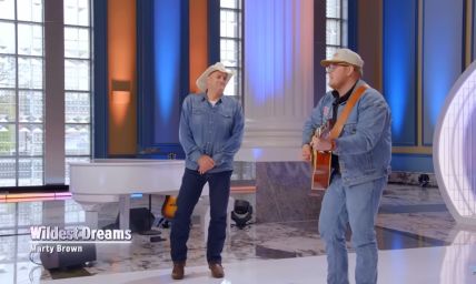 Country music star tears up during son's 'American Idol' audition: 'That's my boy!'