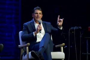 Trump endorses GOP rival of Texas pastor who ran against him in 2024