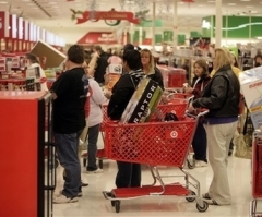 Survey: 7 of 10 Americans Prefer 'Merry Christmas' Over 'Happy Holidays'