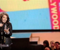 MTV VMA Host Draws Rebuke for Crude Jokes, Purity Ring Remarks