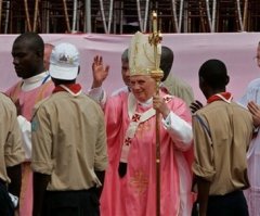 Pope Wraps Up Africa Visit Focusing on the Needy
