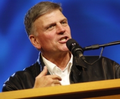 Franklin Graham Closes 3rd Brazilian Festival with Over 25,000