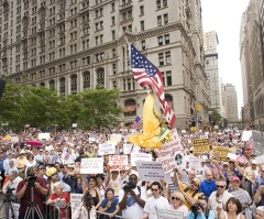 Thousands Rally Against Ground Zero 'Mega Mosque'