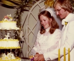 Rick Warren, Dozens of Couples Renew Marriage Vows