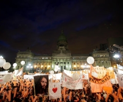 Argentina Legalizes Gay Marriage; First in Latin America