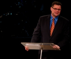 Texas Pastor Leads Evangelicals to Shake Off Isolationism