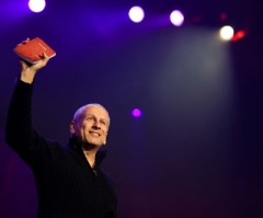Louie Giglio Surprises Passion Crowd with Haitian Family