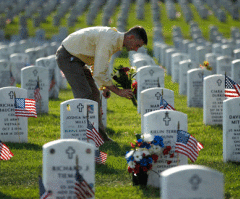 Obama, Sarah Palin, Presidential Candidates Honor America's Veterans in Memorial Day Events