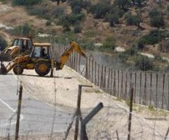 Israeli Army Begins Deconstruction of West Bank Barrier