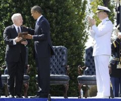 Retiring Defense Secretary Gates Awarded Medal of Freedom