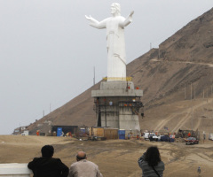 Peru Unveils World's Largest Christ Statue
