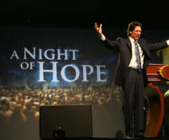 Joel Osteen Takes 'Night of Hope' to Chicago Ballpark