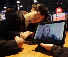 Apple Goes After Motorola Xoom, Securing Tablet Market For Itself?