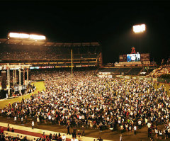 Over 12,000 Commit Lives to Jesus at Anaheim Harvest Crusade (Photos)